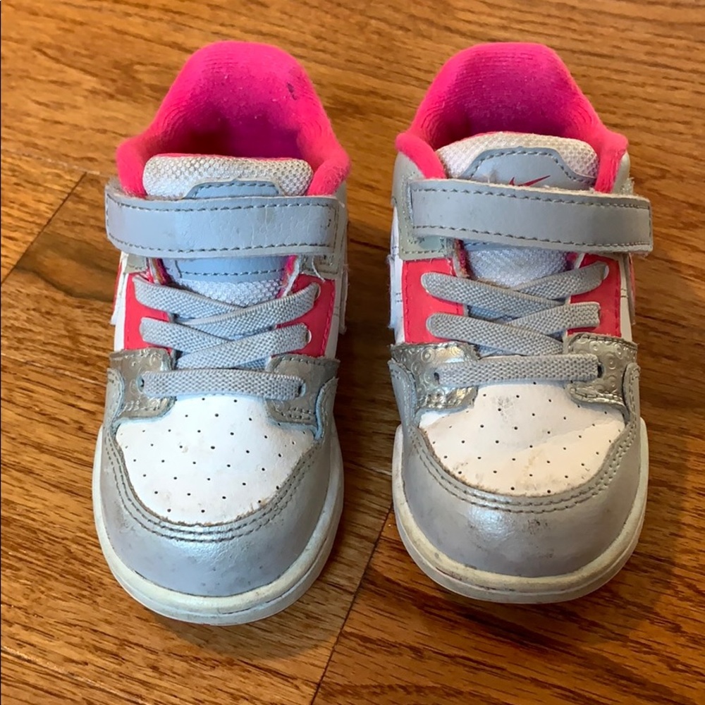 Toddler Girls Nike sneakers
